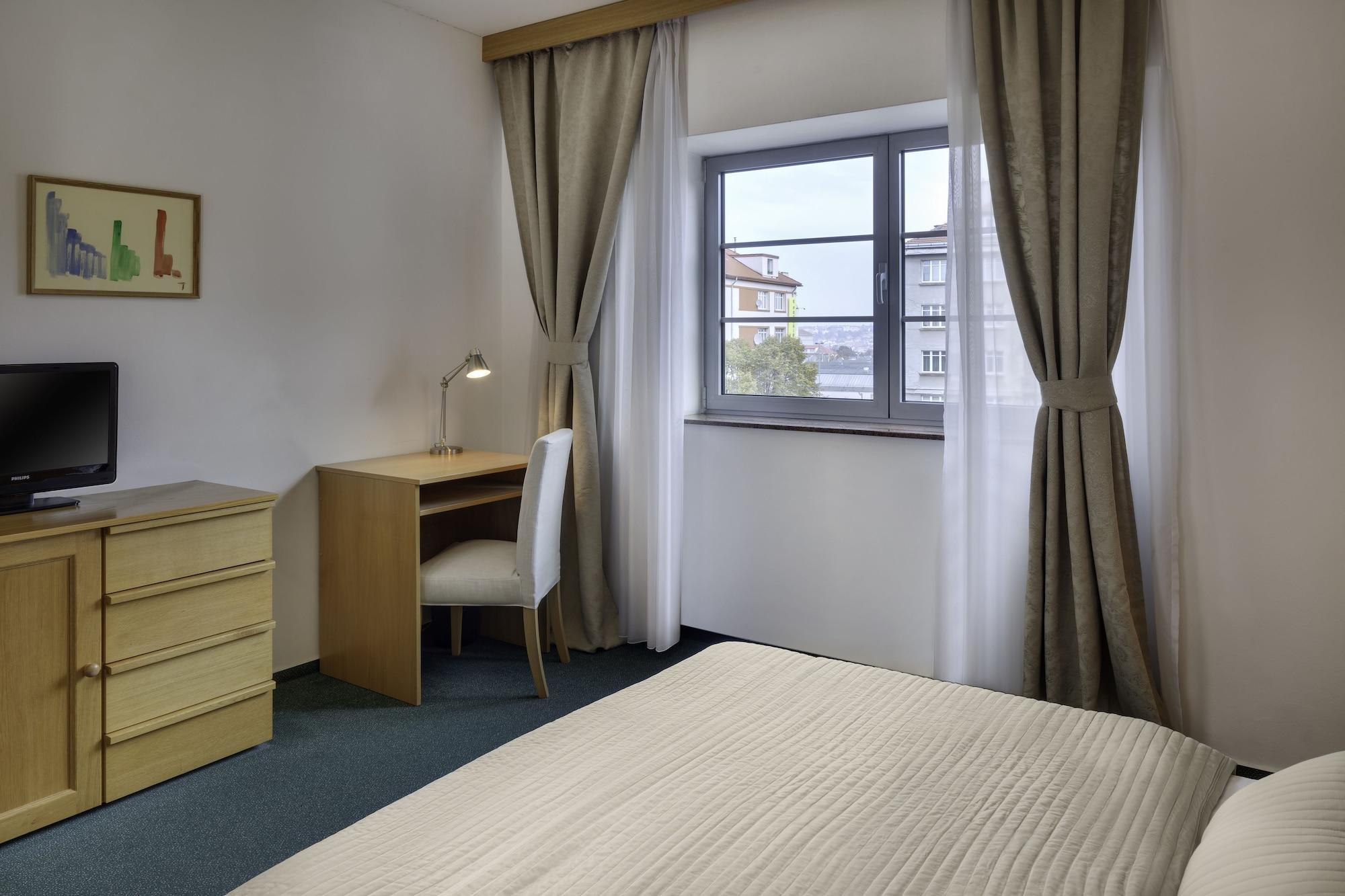 Hotel Oya ปราก ภายนอก รูปภาพ