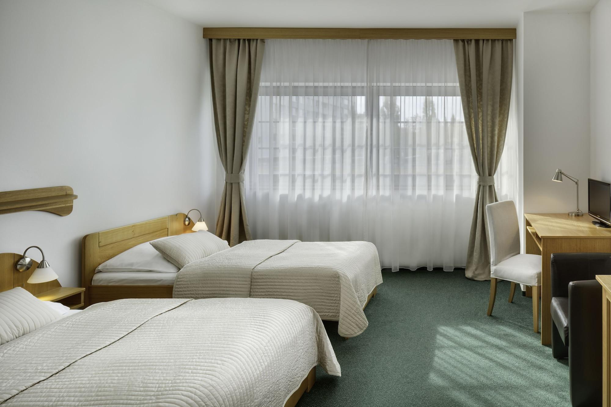 Hotel Oya ปราก ภายนอก รูปภาพ