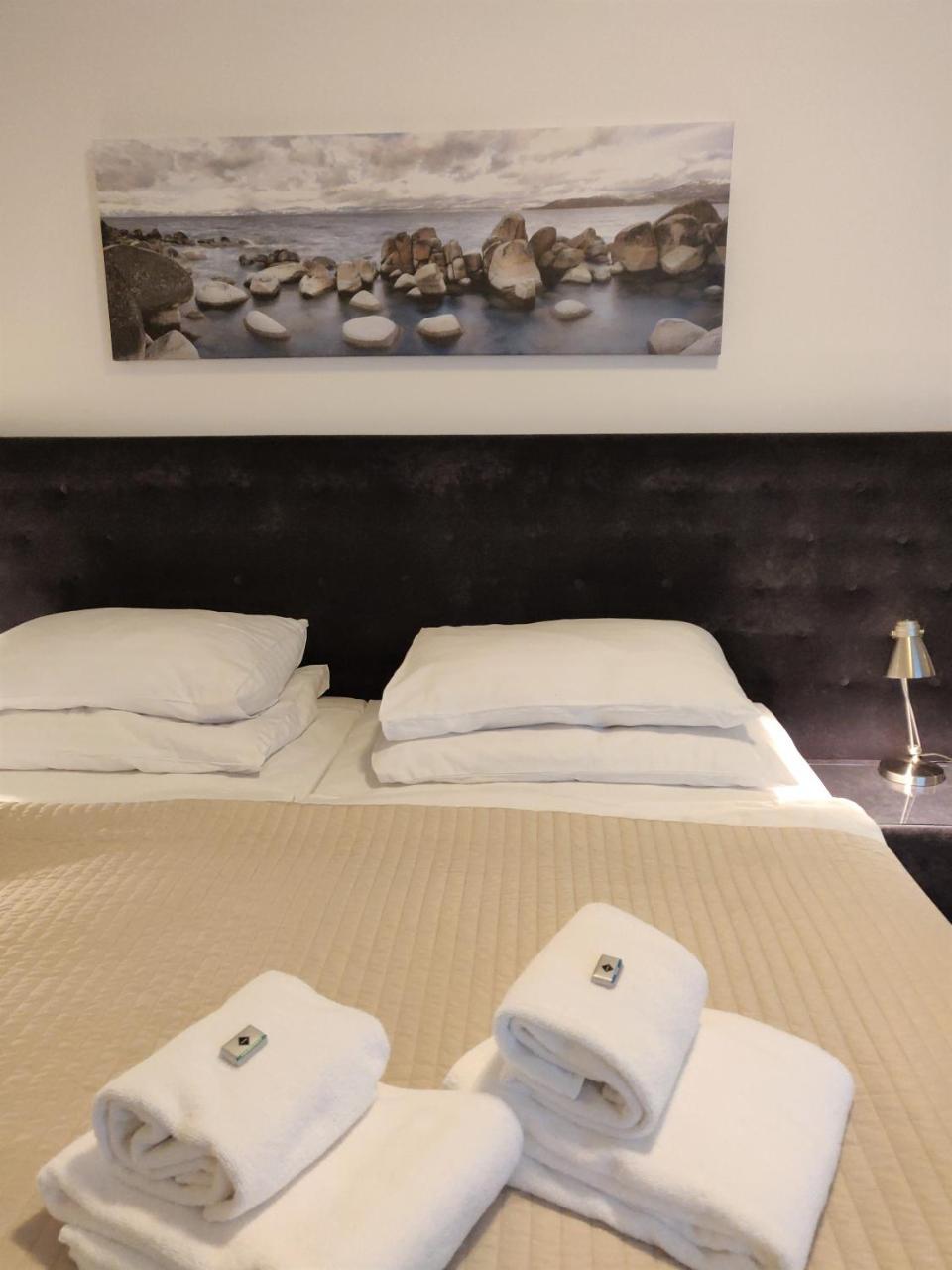 Hotel Oya ปราก ภายนอก รูปภาพ